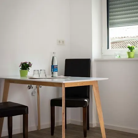 Alter Behring-gutshof 3*